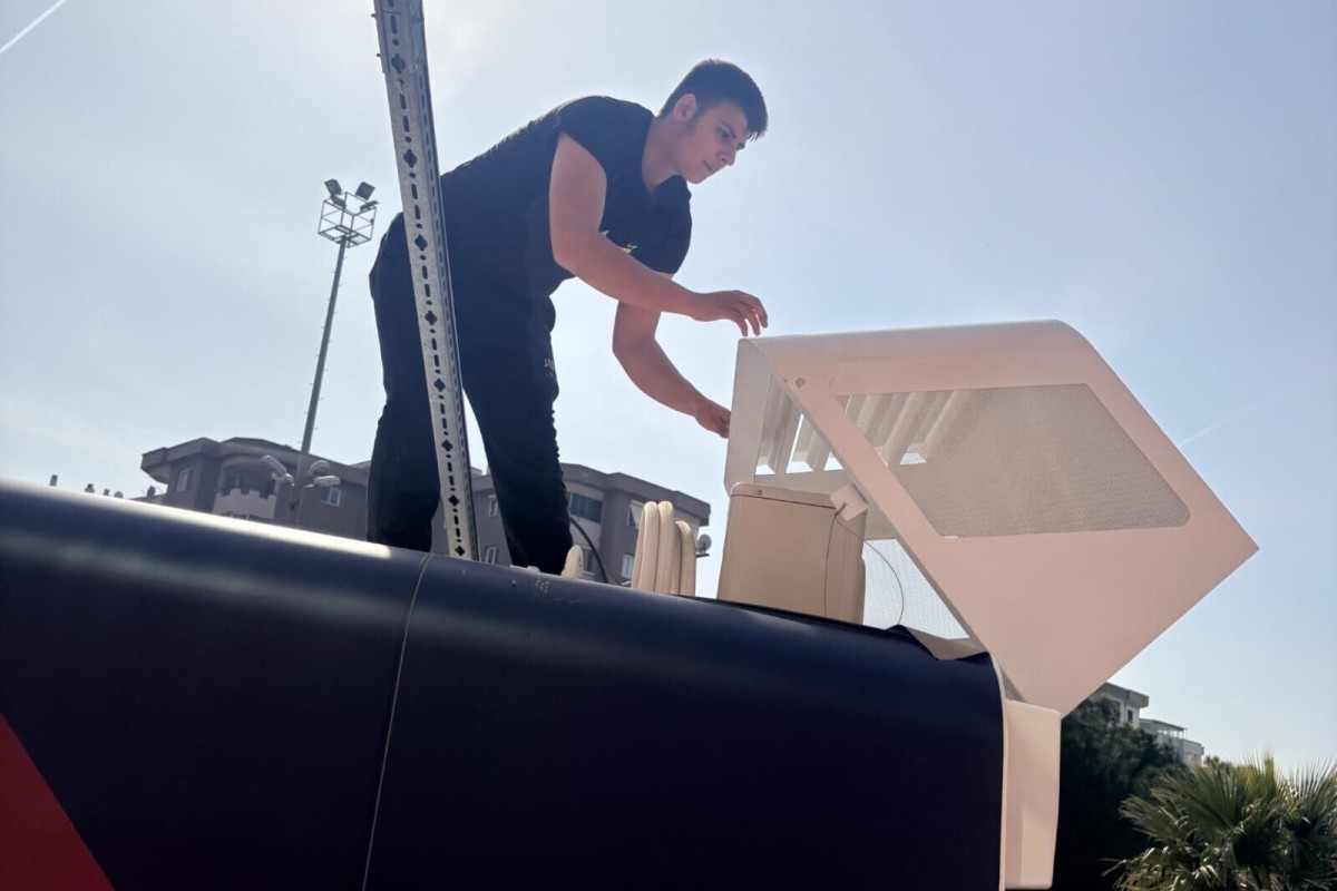 Balkon korkuluğu yanında inverter dış ünite