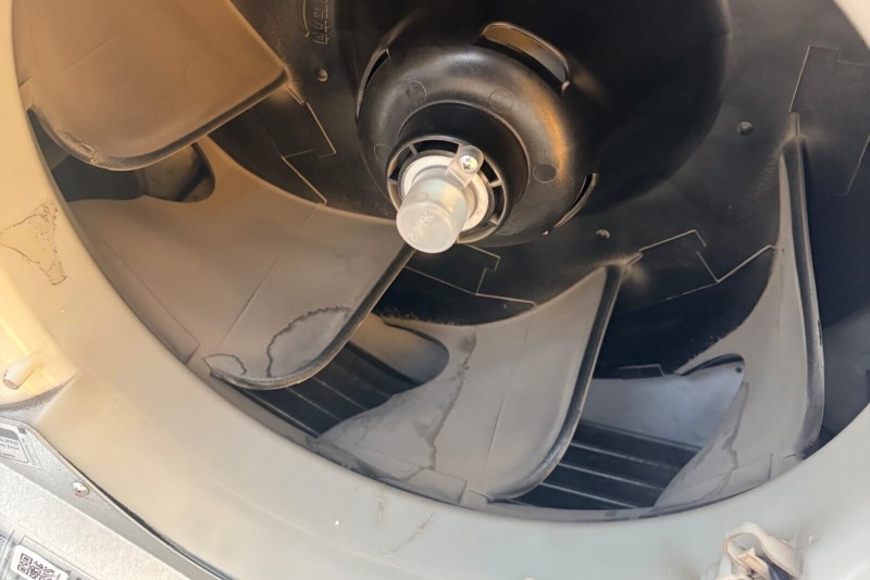Turbo fan gövde içinde; kanat aralarındaki kir hava debisini düşürüyor